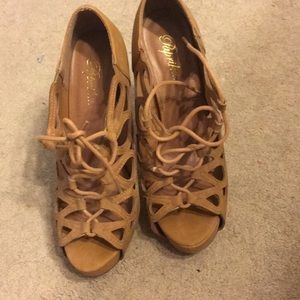 Great condition Heels